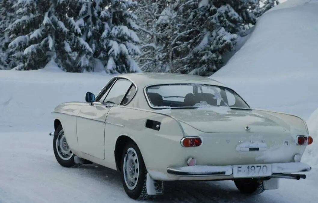 <span class="font-weight-bold" data-lab-font_weight_desktop="font-weight-bold">HVIT SOM VOLVO:</span> Arve Gunnar Midtlien på kjøretur i Ringsakerfjellet med norske Classic Volvo Club – en årviss tradisjon siste søndag i februar. <span class="font-weight-bold" data-lab-font_weight_desktop="font-weight-bold">HVIT SOM VOLVO:</span> Arve Gunnar Midtlien på kjøretur i Ringsakerfjellet med norske Classic Volvo Club – en årviss tradisjon siste søndag i februar.
