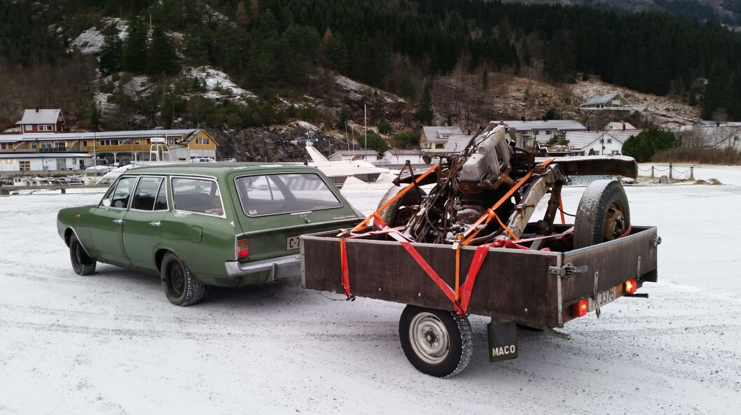 <span class="font-weight-bold" data-lab-font_weight_desktop="font-weight-bold">TILHENGERSKARE:</span> Vestlendingen Hans Petter Haugland bruker Opel Rekord Caravan til flere formål enn Opels ingeniører kunne forestilt seg. <span class="font-weight-bold" data-lab-font_weight_desktop="font-weight-bold">TILHENGERSKARE:</span> Vestlendingen Hans Petter Haugland bruker Opel Rekord Caravan til flere formål enn Opels ingeniører kunne forestilt seg.