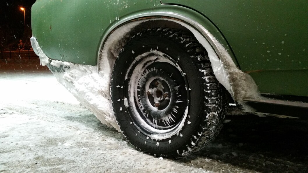 <span class="font-weight-bold" data-lab-font_weight_desktop="font-weight-bold">SNØSKAVL:</span> Hans Petter Haugland gir seg ikke før hans sjeldne Opel Rekord Caravan ser ut som en snøskavl. <span class="font-weight-bold" data-lab-font_weight_desktop="font-weight-bold">SNØSKAVL:</span> Hans Petter Haugland gir seg ikke før hans sjeldne Opel Rekord Caravan ser ut som en snøskavl.