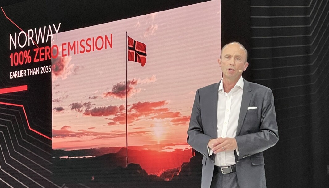 TRUMFKORT: Toyotas Europa-sjef Matt Harrison tror på suksess i Norge for deres nye elbiler. TRUMFKORT: Toyotas Europa-sjef Matt Harrison tror på suksess i Norge for deres nye elbiler.