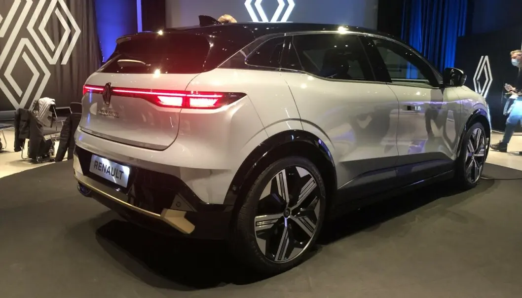 <span class=" font-weight-bold" data-lab-font_weight_desktop="font-weight-bold">ELEGANT: </span>Renault har designet mange flotte biler de siste årene, og Megane E-Tech føyer seg etter vår mening inn i denne rekken. <span class=" font-weight-bold" data-lab-font_weight_desktop="font-weight-bold">ELEGANT: </span>Renault har designet mange flotte biler de siste årene, og Megane E-Tech føyer seg etter vår mening inn i denne rekken.