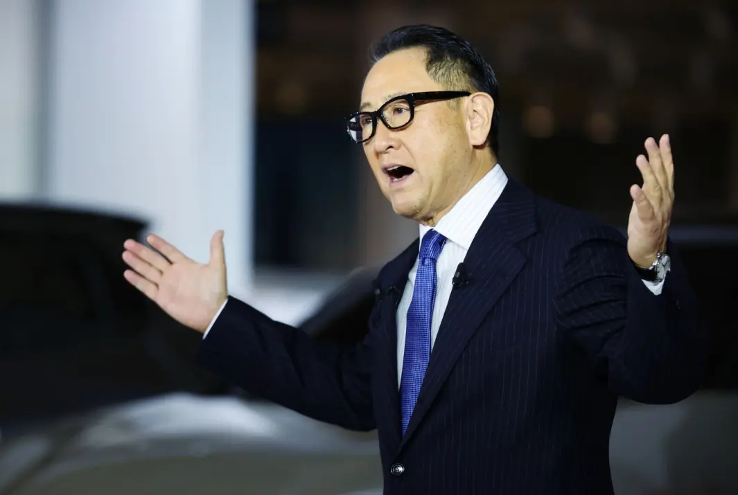<span class="font-weight-bold" data-lab-font_weight_desktop="font-weight-bold">NYFRELST:</span> Konsernsjef Akio Toyoda liker ikke de elbilene Toyota har prøvd seg på tidligere. Men de nye blir bra, lover han. <span class="font-weight-bold" data-lab-font_weight_desktop="font-weight-bold">NYFRELST:</span> Konsernsjef Akio Toyoda liker ikke de elbilene Toyota har prøvd seg på tidligere. Men de nye blir bra, lover han.