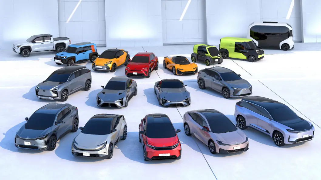 <span class="font-weight-bold" data-lab-font_weight_desktop="font-weight-bold">DE 17 UTVALGTE:</span> Her er de 17 helelektriske bilene Toyota viste frem tirsdag, samlet på ett brett. <span class="font-weight-bold" data-lab-font_weight_desktop="font-weight-bold">DE 17 UTVALGTE:</span> Her er de 17 helelektriske bilene Toyota viste frem tirsdag, samlet på ett brett.