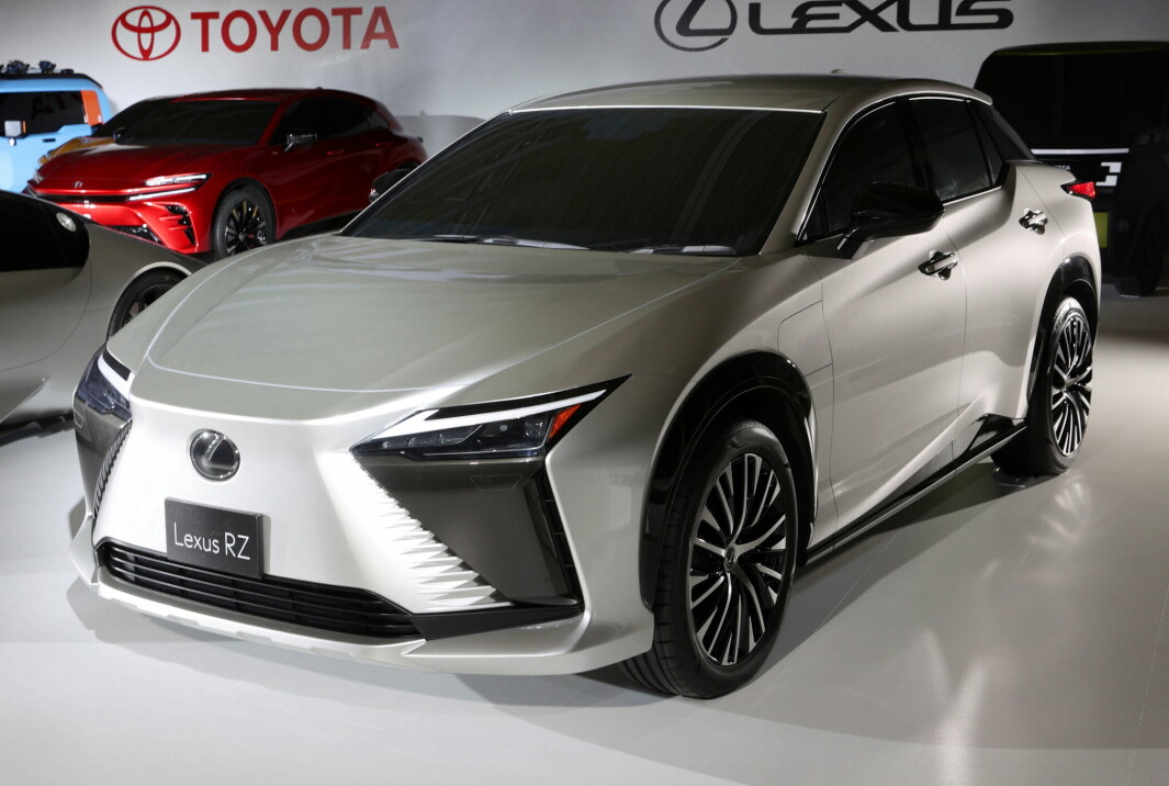 <span class="font-weight-bold" data-lab-font_weight_desktop="font-weight-bold">HELELEKTRISK:</span> Lexus RZ, den første SUV-en i en elektrisk opptrapping fra det japanske luksusmerket.