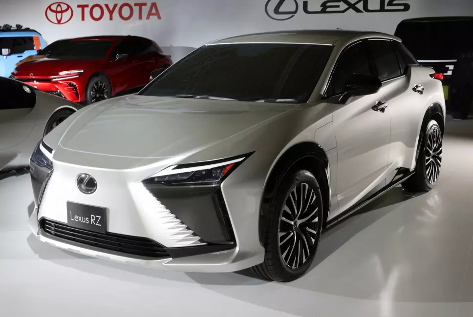 HELELEKTRISK: Lexus RZ, den første SUV-en i en elektrisk opptrapping fra det japanske luksusmerket.