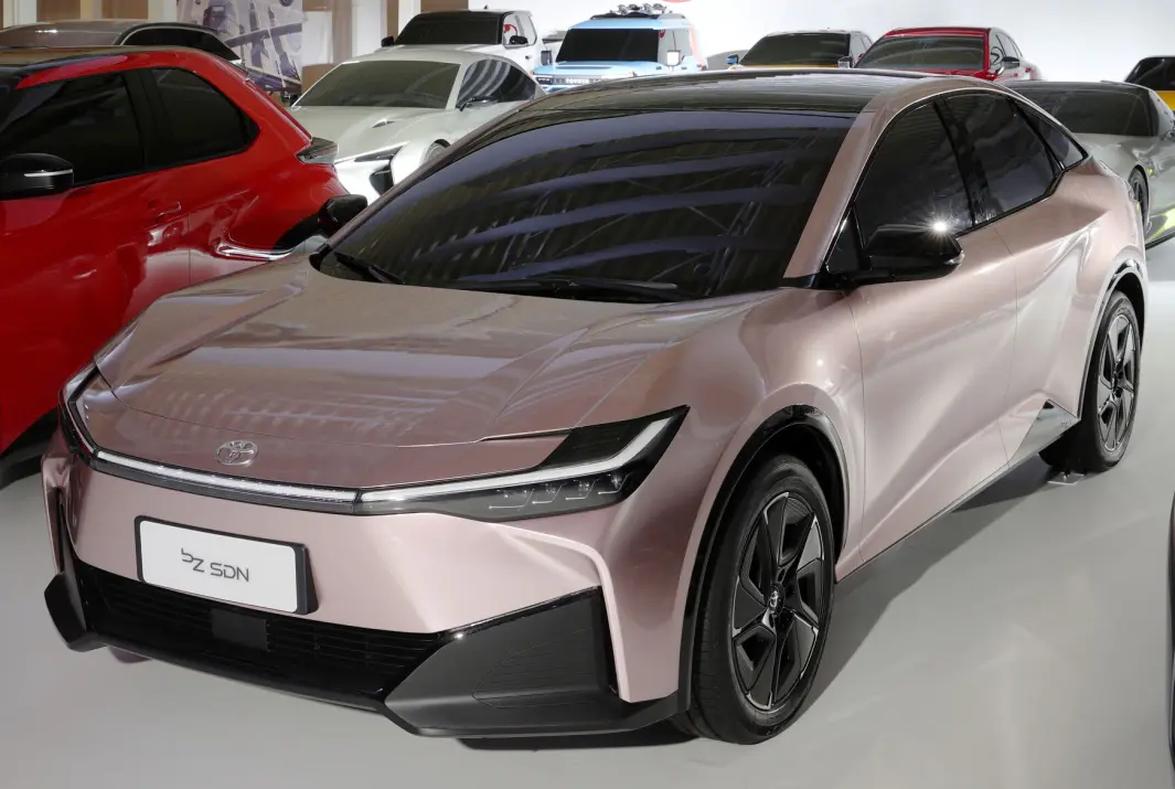 <span class="font-weight-bold" data-lab-font_weight_desktop="font-weight-bold">SEDAN: </span>Dagens norske bilkjøpere vil ikke riktig trykke sedan-modellene til sitt bryst (med Tesla Model 3 som tydelig unntak), men ute i den store verden er sedan stadig en populær bilklasse. Og her er bZ-varianten som snart lanseres. <span class="font-weight-bold" data-lab-font_weight_desktop="font-weight-bold">SEDAN: </span>Dagens norske bilkjøpere vil ikke riktig trykke sedan-modellene til sitt bryst (med Tesla Model 3 som tydelig unntak), men ute i den store verden er sedan stadig en populær bilklasse. Og her er bZ-varianten som snart lanseres.