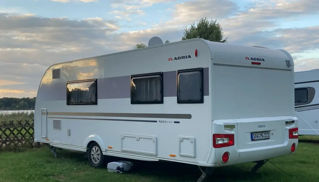 AVLØPSPROBLEMER: Det var på en campingvogn av merket Adria Adora det var problemer med avløpsvannet. AVLØPSPROBLEMER: Det var på en campingvogn av merket Adria Adora det var problemer med avløpsvannet.