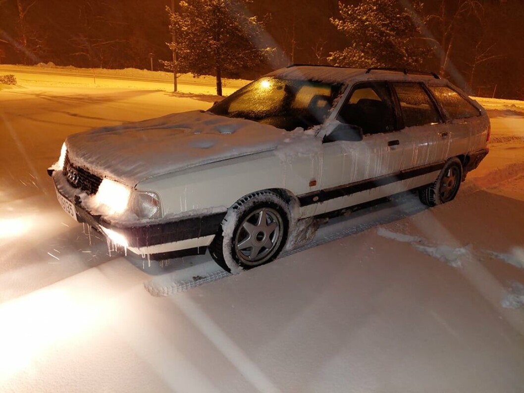<span class="font-weight-bold" data-lab-font_weight_desktop="font-weight-bold">QUATTRO-KLATRER:</span> Lars Richard Upsahl bruker Audi 100 Avant quattro hele vinteren igjennom –og har aldri satt seg fast i Sørlandets snømasser, takket være merkets berømte firehjulstrekk. <span class="font-weight-bold" data-lab-font_weight_desktop="font-weight-bold">QUATTRO-KLATRER:</span> Lars Richard Upsahl bruker Audi 100 Avant quattro hele vinteren igjennom –og har aldri satt seg fast i Sørlandets snømasser, takket være merkets berømte firehjulstrekk.