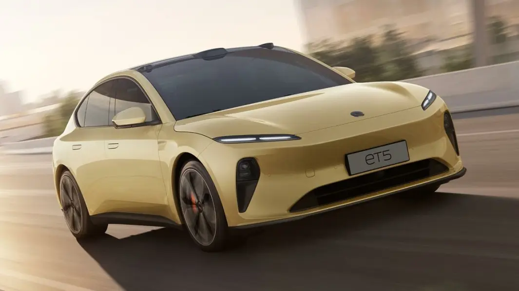 KOMMER I SEPTEMBER: ET5 blir den andre sedan-modellen fra Nio. KOMMER I SEPTEMBER: ET5 blir den andre sedan-modellen fra Nio.