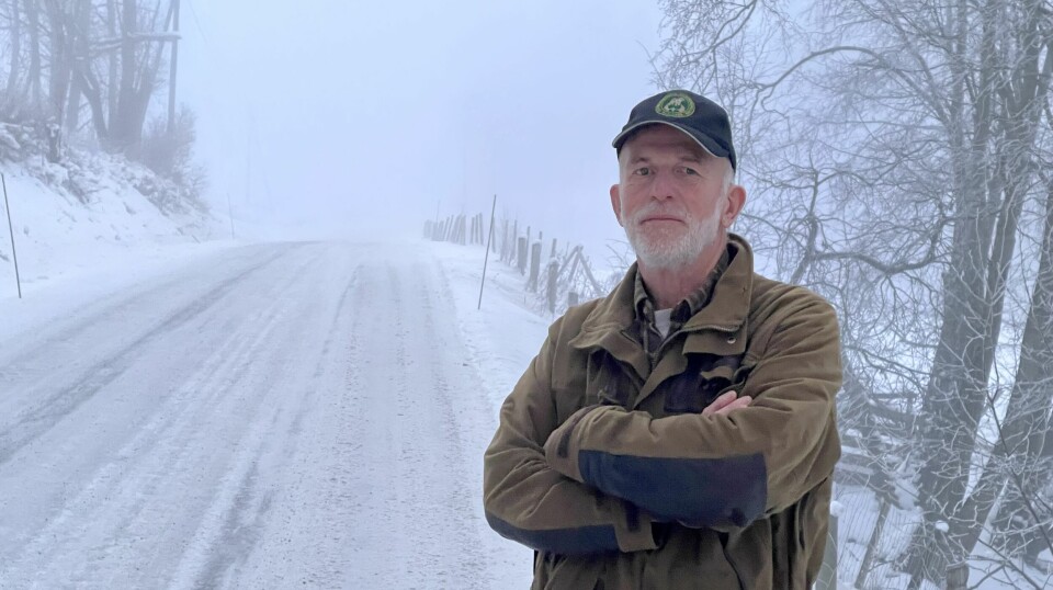 SNØ OG VILT: Mikael Kvam i viltnemda i Øyer kommune registrerer at det blir stadig mer snø, noe som betyr at hjortevilt og særlig elg trekker ned i dalen på jakt etter mat.