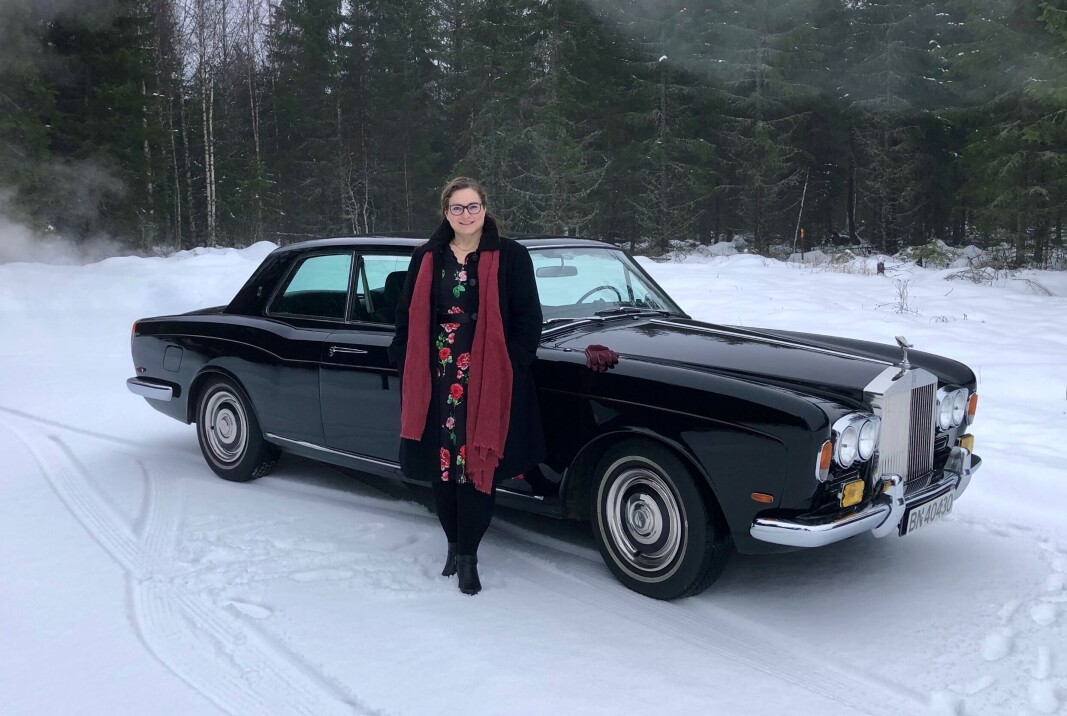 VINTER-ROLLS: Tonje Heimdal i Aurskog i Akershus har en svært sjelden Rolls-Royce fra 1969, som blant annet skiller seg ut ved at den har to dører – istedenfor «the usual four». VINTER-ROLLS: Tonje Heimdal i Aurskog i Akershus har en svært sjelden Rolls-Royce fra 1969, som blant annet skiller seg ut ved at den har to dører – istedenfor «the usual four».