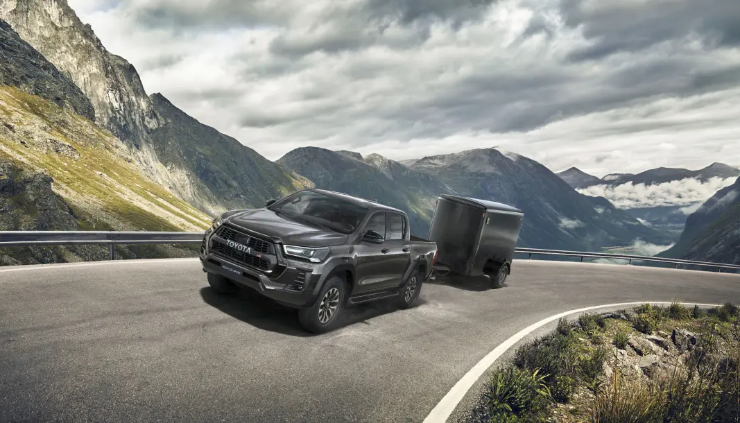 <span class=" font-weight-bold" data-lab-font_weight_desktop="font-weight-bold">TREKKDYR</span>: Hilux kan trekke henger på 3,5 tonn, og har nyttelast på ett tonn. <span class=" font-weight-bold" data-lab-font_weight_desktop="font-weight-bold">TREKKDYR</span>: Hilux kan trekke henger på 3,5 tonn, og har nyttelast på ett tonn.