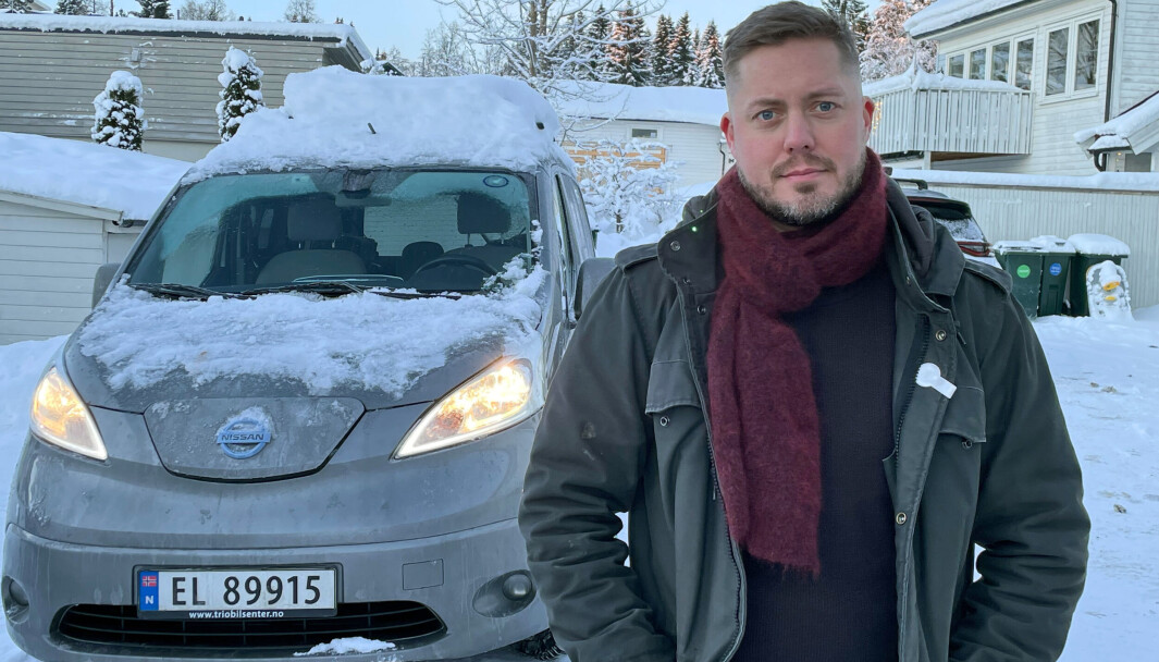 LANG KAMP: Kjetil Nordø strever fortsatt med kjøpet av denne Nissan elbilen som han kjøpte for snart fem år siden. LANG KAMP: Kjetil Nordø strever fortsatt med kjøpet av denne Nissan elbilen som han kjøpte for snart fem år siden.