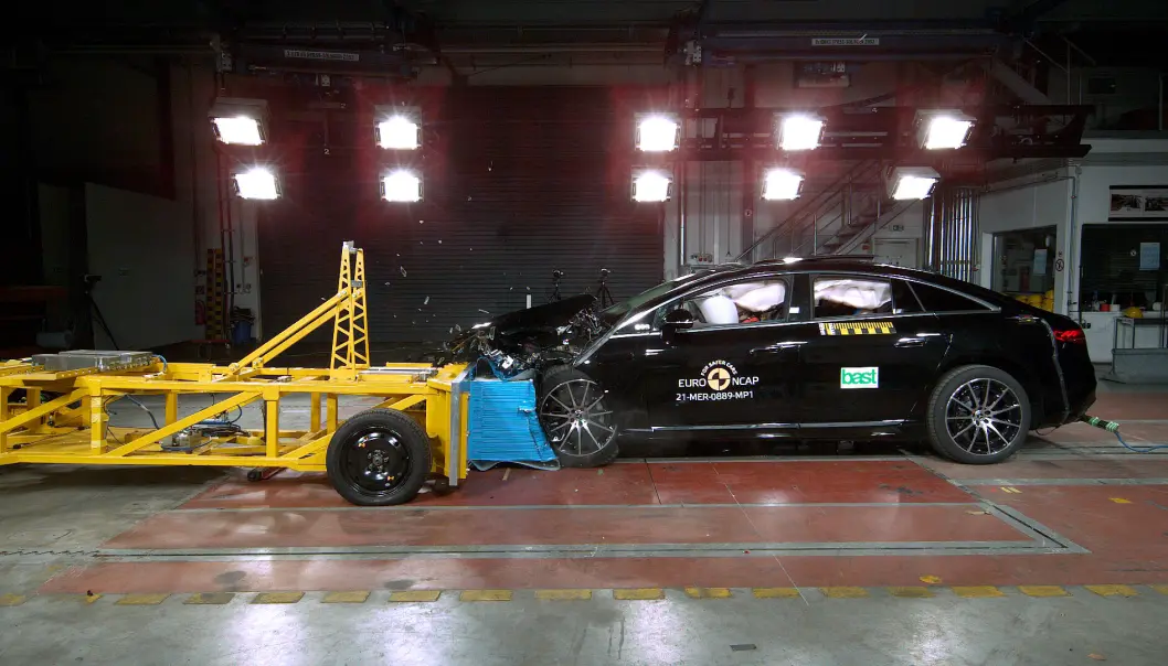 <span class=" font-weight-bold" data-lab-font_weight_desktop="font-weight-bold">DOBBELTSEIER: </span>Den nye elektriske stoltheten til Mercedes, EQS, gikk til topps i to klasser etter at de nye 2021-modellene var krasjtestet. Blant annet i den nyopprettede klassen forbeholdt elbiler. <span class=" font-weight-bold" data-lab-font_weight_desktop="font-weight-bold">DOBBELTSEIER: </span>Den nye elektriske stoltheten til Mercedes, EQS, gikk til topps i to klasser etter at de nye 2021-modellene var krasjtestet. Blant annet i den nyopprettede klassen forbeholdt elbiler.