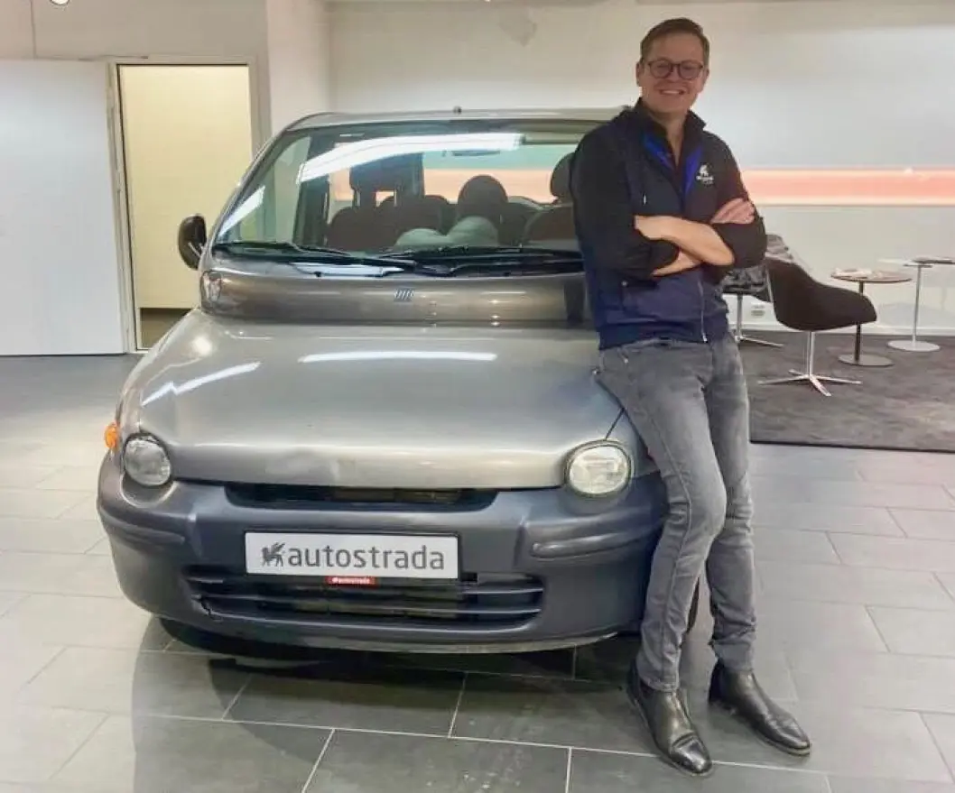 <span class="font-weight-bold" data-lab-font_weight_desktop="font-weight-bold">HELT PANSER:</span> Gisle Valen i Autostrada kan velge og vrake i mange ulike typer biler – og blant hans førstevalg er den snurrige snålingen Fiat Multipla. <span class="font-weight-bold" data-lab-font_weight_desktop="font-weight-bold">HELT PANSER:</span> Gisle Valen i Autostrada kan velge og vrake i mange ulike typer biler – og blant hans førstevalg er den snurrige snålingen Fiat Multipla.