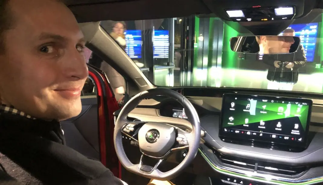 <span class=" font-weight-bold" data-lab-font_weight_desktop="font-weight-bold">SPENT: </span>Skoda-direktør Thomas Meiner gleder seg til Enyaq Coupé kan bestilles fra april. Interiøret er som vi kjenner det fra dagens Enyaq. <span class=" font-weight-bold" data-lab-font_weight_desktop="font-weight-bold">SPENT: </span>Skoda-direktør Thomas Meiner gleder seg til Enyaq Coupé kan bestilles fra april. Interiøret er som vi kjenner det fra dagens Enyaq.