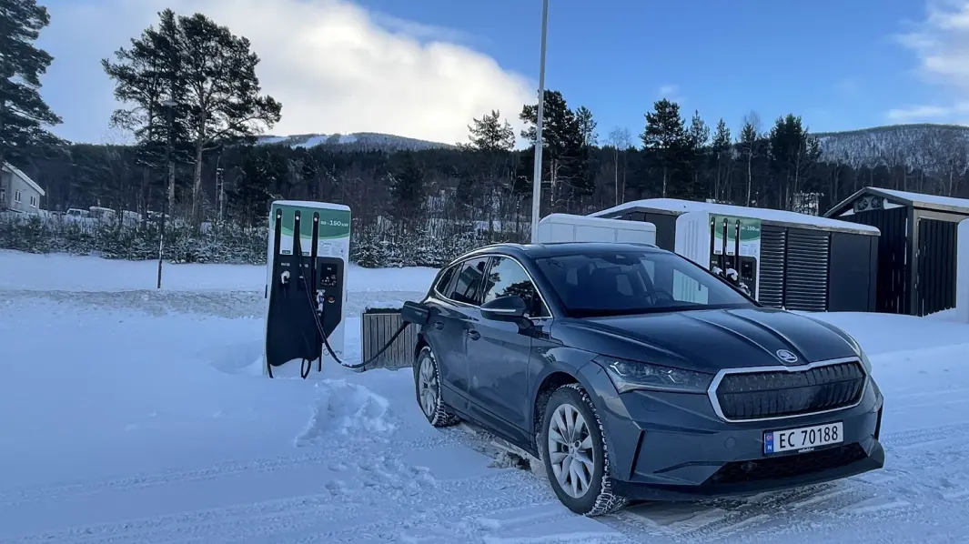 SLUTTKJØRT: En ny test med Skoda Enyaq iV80 gjorde at vi fortsatt satt igjen med spørsmål. SLUTTKJØRT: En ny test med Skoda Enyaq iV80 gjorde at vi fortsatt satt igjen med spørsmål.