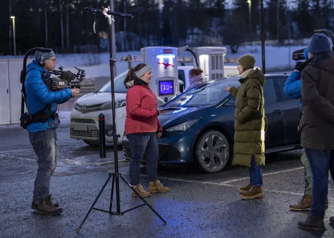 <span class="font-weight-bold" data-lab-font_weight_desktop="font-weight-bold">NAF-EKSPERT:</span> Anette Berve i NAF intervjuet av Solveig Barstad i «TV2 hjelper deg» under ladetesten. <span class="font-weight-bold" data-lab-font_weight_desktop="font-weight-bold">NAF-EKSPERT:</span> Anette Berve i NAF intervjuet av Solveig Barstad i «TV2 hjelper deg» under ladetesten.