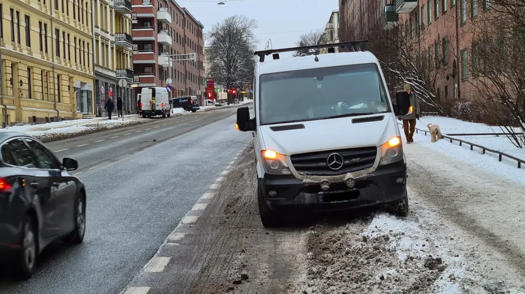 ALDRI LOV: En ganske vanlig bruk av nødblinking. ALDRI LOV: En ganske vanlig bruk av nødblinking.