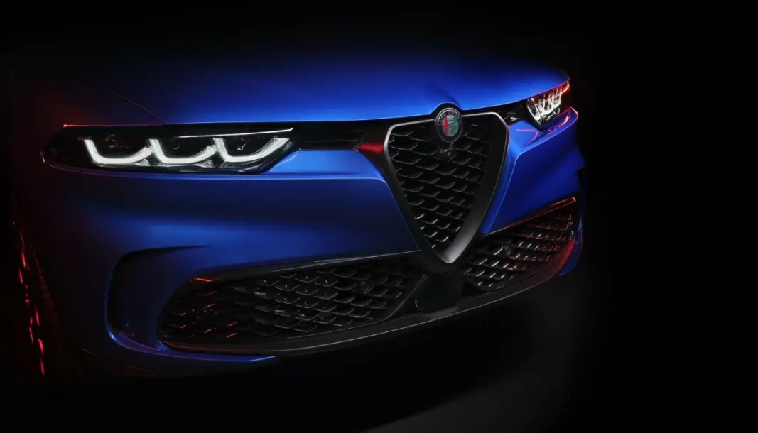 SIGNATUR: Det er enkelt å se at dette er en Alfa Romeo. SUV-en Tonale er en kompakt ladehybrid. SIGNATUR: Det er enkelt å se at dette er en Alfa Romeo. SUV-en Tonale er en kompakt ladehybrid.