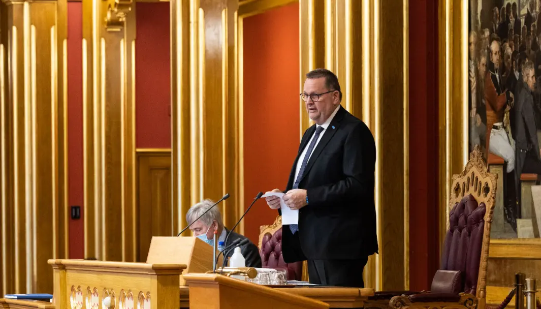 INGEN RIKSRETT: Saksordfører Svein Harberg (H) kritiserer tidligere statsråd Knut Arild Hareide, men avviser riksrett. INGEN RIKSRETT: Saksordfører Svein Harberg (H) kritiserer tidligere statsråd Knut Arild Hareide, men avviser riksrett.