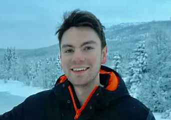 <span class="font-weight-bold" data-lab-font_weight_desktop="font-weight-bold">UNG NOSTALGIKER:</span> Torkil Hafsten Skogesal (24). <span class="font-weight-bold" data-lab-font_weight_desktop="font-weight-bold">UNG NOSTALGIKER:</span> Torkil Hafsten Skogesal (24).