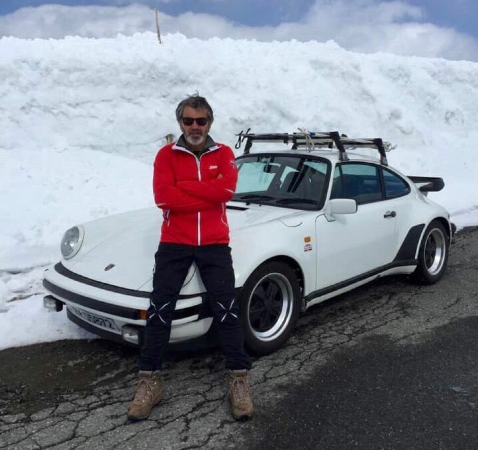 SMØRETIPS: Dag-Henning Nielsen lover at du aldri får se en skiboks på toppen av hans 1983-modell Porsche 911 Turbo.