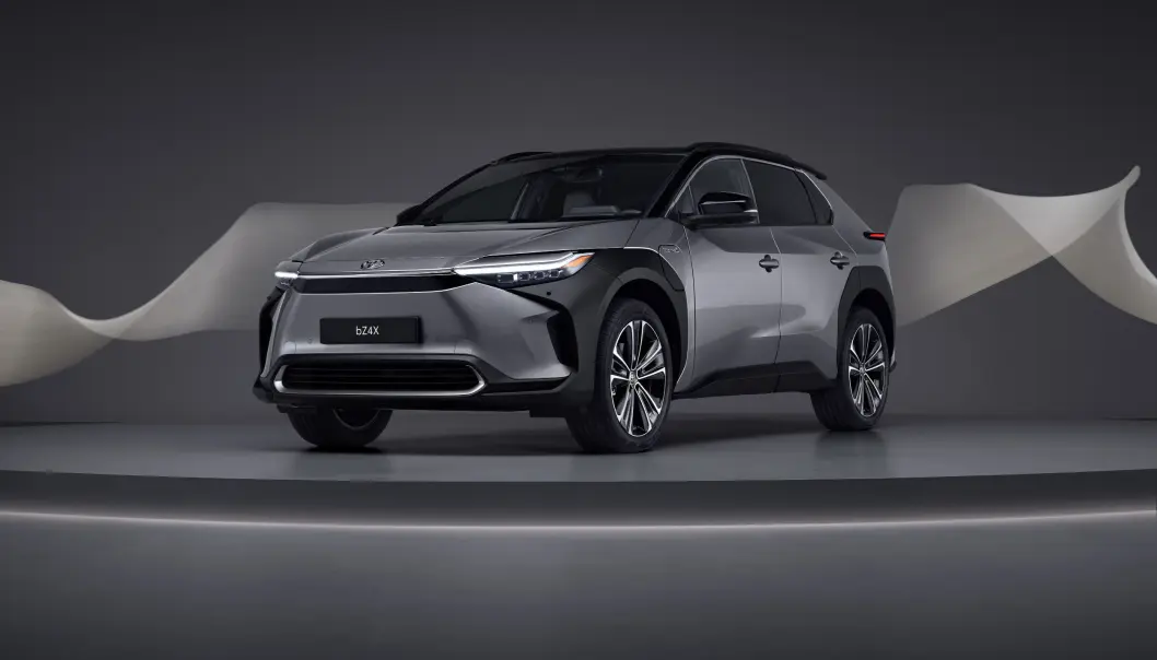 <span class=" font-weight-bold" data-lab-font_weight_desktop="font-weight-bold">TVILLING: </span>Toyota bZ4X har en litt renere front med mindre profilerte kanter og uten de ekstra grøftelysene. Men begge har det samme mørke feltet over forskjermen. <span class=" font-weight-bold" data-lab-font_weight_desktop="font-weight-bold">TVILLING: </span>Toyota bZ4X har en litt renere front med mindre profilerte kanter og uten de ekstra grøftelysene. Men begge har det samme mørke feltet over forskjermen.