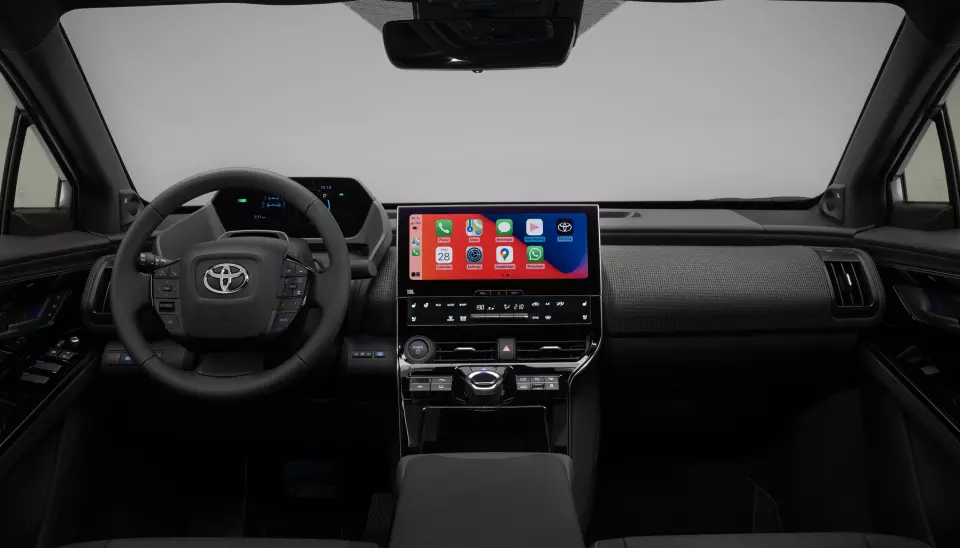 NYE VANER: Mange etablerte Toyota-kunder må venne seg til et ganske nytt instrumentpanel i bZ4X.