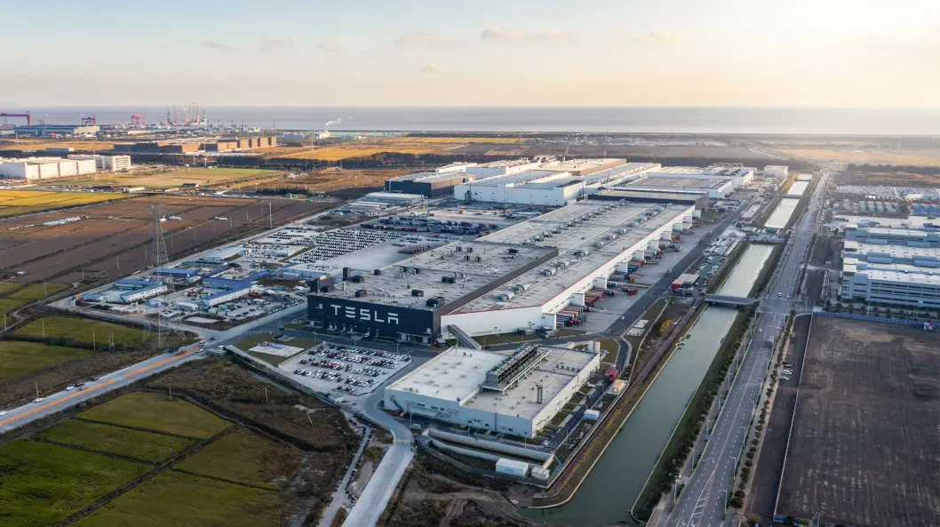 <span class="font-weight-bold" data-lab-font_weight_desktop="font-weight-bold">DAGENS DOBBEL:</span> Tesla-fabrikken i Shanghai kan bli kraftig utvidet. <span class="font-weight-bold" data-lab-font_weight_desktop="font-weight-bold">DAGENS DOBBEL:</span> Tesla-fabrikken i Shanghai kan bli kraftig utvidet.