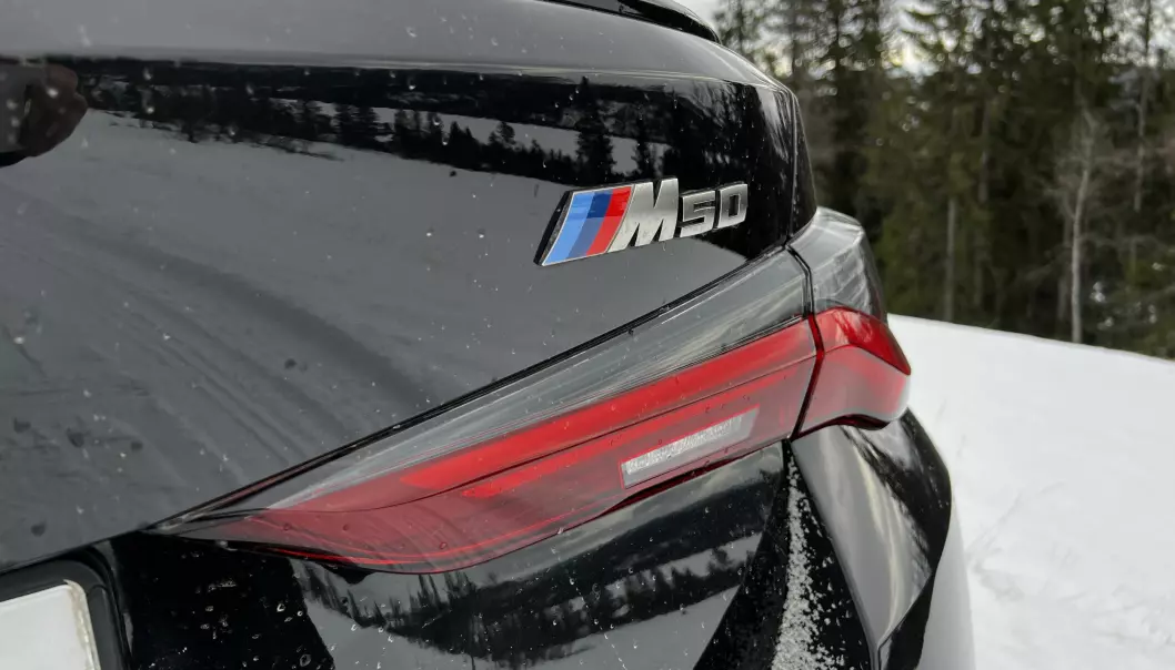 <span class=" font-weight-bold" data-lab-font_weight_desktop="font-weight-bold">EKSKLUSIVT:</span> Dette klassiske symbolet forteller noe om en ekstraordinær BMW. Og vi vil påstå det er ganske spesielt med en BMW som kjører fra alle andre BMW-er – på strøm.