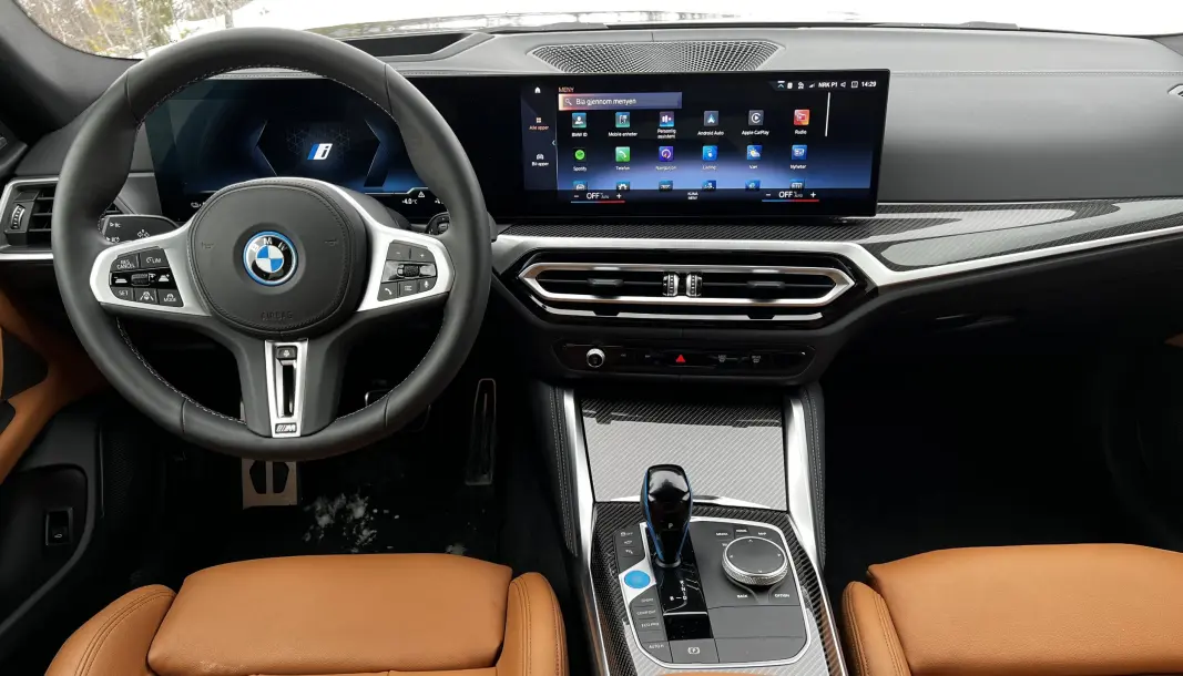 <span class=" font-weight-bold" data-lab-font_weight_desktop="font-weight-bold">TIDSTYPISK:</span> Alle moderne elbiler har i dag instrumentdesignet som Mercedes lanserte for fem år siden. Vi synes det blir litt for kantete arbeidsbil-preg over det. <span class=" font-weight-bold" data-lab-font_weight_desktop="font-weight-bold">TIDSTYPISK:</span> Alle moderne elbiler har i dag instrumentdesignet som Mercedes lanserte for fem år siden. Vi synes det blir litt for kantete arbeidsbil-preg over det.