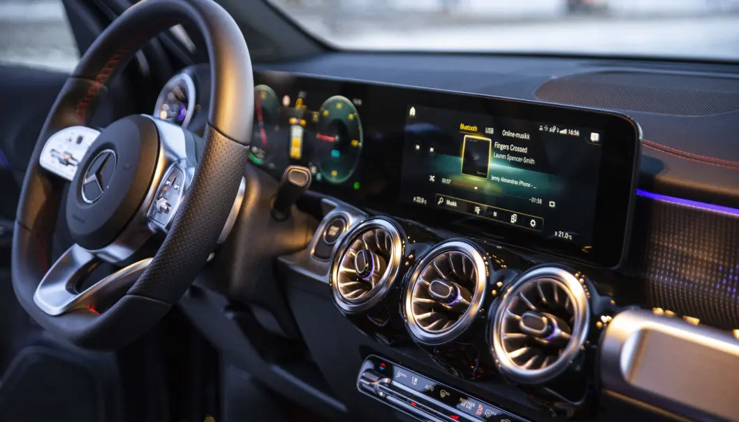 <span class=" font-weight-bold" data-lab-font_weight_desktop="font-weight-bold">FORBILDE: </span>Denne type liggende, tynne instrumentpaneler, ser vi på stadig flere nye elbiler. Mercedes introduserte dette på A-klasse i 2018. <span class=" font-weight-bold" data-lab-font_weight_desktop="font-weight-bold">FORBILDE: </span>Denne type liggende, tynne instrumentpaneler, ser vi på stadig flere nye elbiler. Mercedes introduserte dette på A-klasse i 2018.