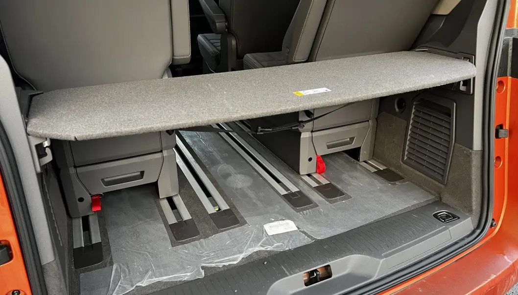 <span class=" font-weight-bold" data-lab-font_weight_desktop="font-weight-bold">BAGASJEPLASS: </span>Selv med alle seks seter skjøvet til maks komfortinnstilling, er det over 400 liter bagasjeplass helt bakerst. <span class=" font-weight-bold" data-lab-font_weight_desktop="font-weight-bold">BAGASJEPLASS: </span>Selv med alle seks seter skjøvet til maks komfortinnstilling, er det over 400 liter bagasjeplass helt bakerst.