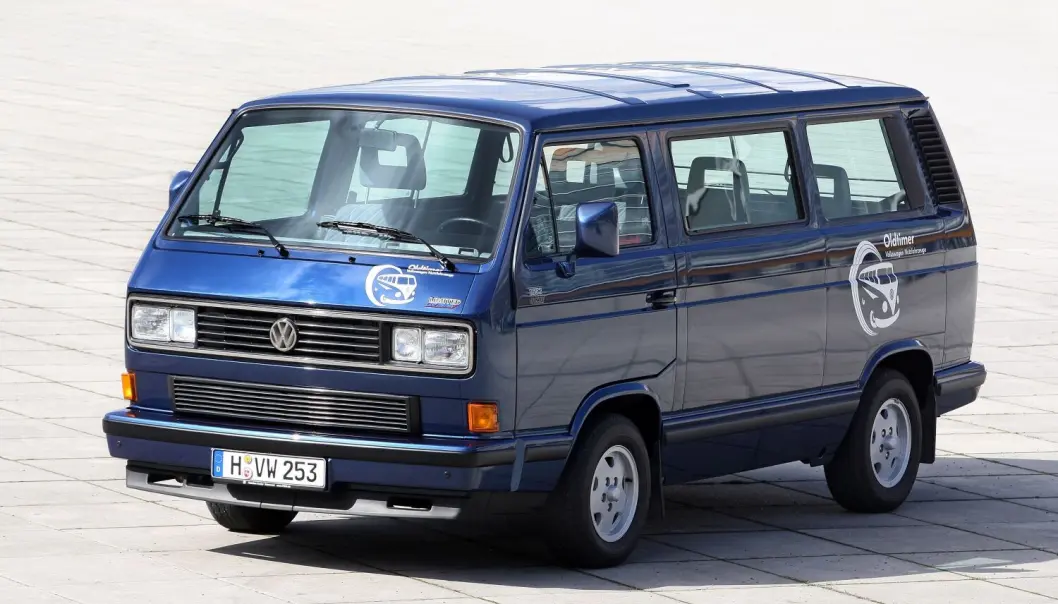 <span class=" font-weight-bold" data-lab-font_weight_desktop="font-weight-bold">VETERAN:</span> Mange husker nok hvordan VW oppgraderte denne folkevognbussen til datidens Multivan-standard, blant annet med nytt seterarrangement og doble rektangulære lykter i stedet for enkle, runde. <span class=" font-weight-bold" data-lab-font_weight_desktop="font-weight-bold">VETERAN:</span> Mange husker nok hvordan VW oppgraderte denne folkevognbussen til datidens Multivan-standard, blant annet med nytt seterarrangement og doble rektangulære lykter i stedet for enkle, runde.