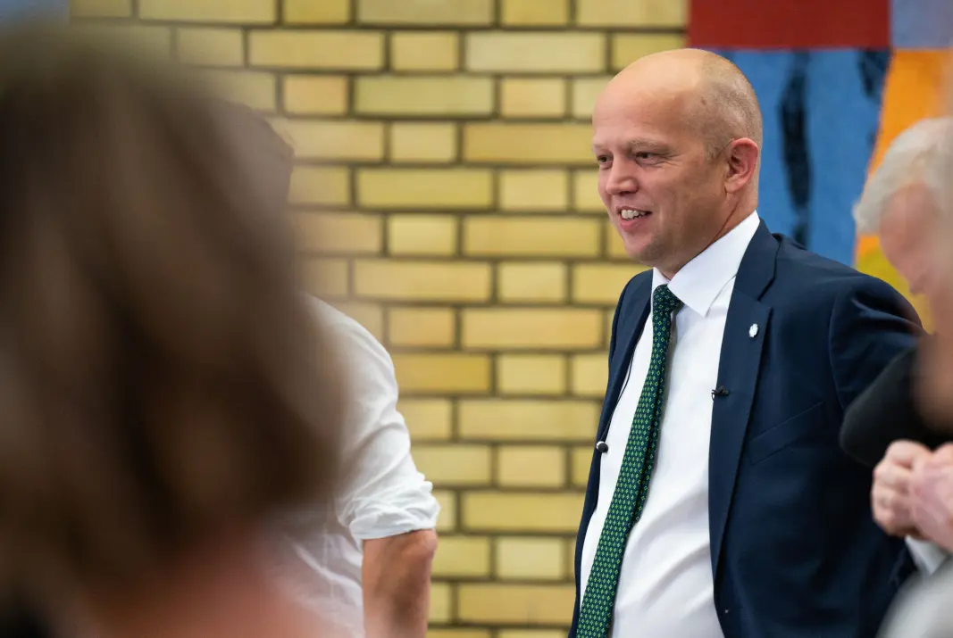 – FOR EKSTREMT: «Sykt dyrt», sier finansministeren om drivstoffprisene. – FOR EKSTREMT: «Sykt dyrt», sier finansministeren om drivstoffprisene.
