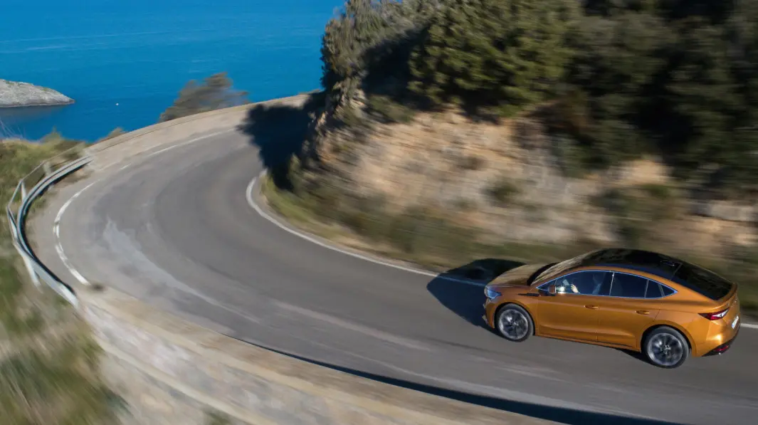 <span class="font-weight-bold" data-lab-font_weight_desktop="font-weight-bold">USIKKER LEVERING:</span> Krigen har gjort en usikker leveringssituasjon enda mer uklar, men Skoda har varslet oppdatering over påske. <span class="font-weight-bold" data-lab-font_weight_desktop="font-weight-bold">USIKKER LEVERING:</span> Krigen har gjort en usikker leveringssituasjon enda mer uklar, men Skoda har varslet oppdatering over påske.