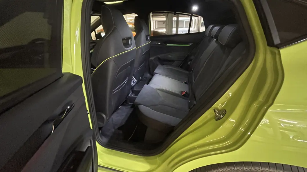 <span class="font-weight-bold" data-lab-font_weight_desktop="font-weight-bold">FAMILIEBIL:</span> Som SUV-en har Coupé god plass i baksetet. <span class="font-weight-bold" data-lab-font_weight_desktop="font-weight-bold">FAMILIEBIL:</span> Som SUV-en har Coupé god plass i baksetet.