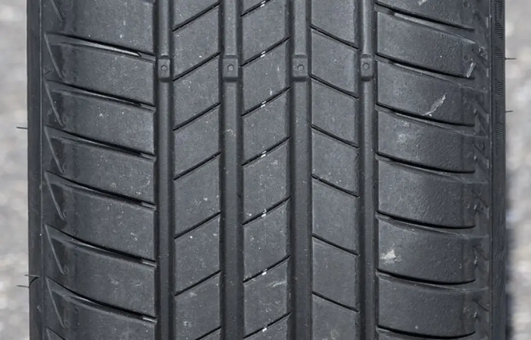 NUMMER 3 I TESTEN: Bridgestone Turanza T005. NUMMER 3 I TESTEN: Bridgestone Turanza T005.