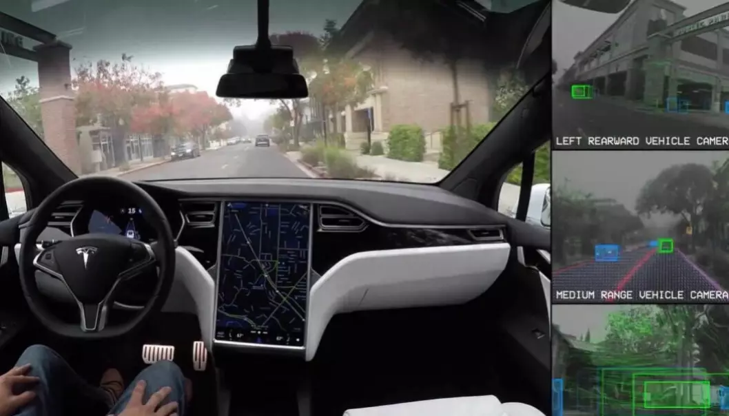 <span class=" font-weight-bold" data-lab-font_weight_desktop="font-weight-bold">SELVKJØRING</span>: Skjermdump av video fra Tesla som viser en Tesla Model X som kjøper på autopilot.