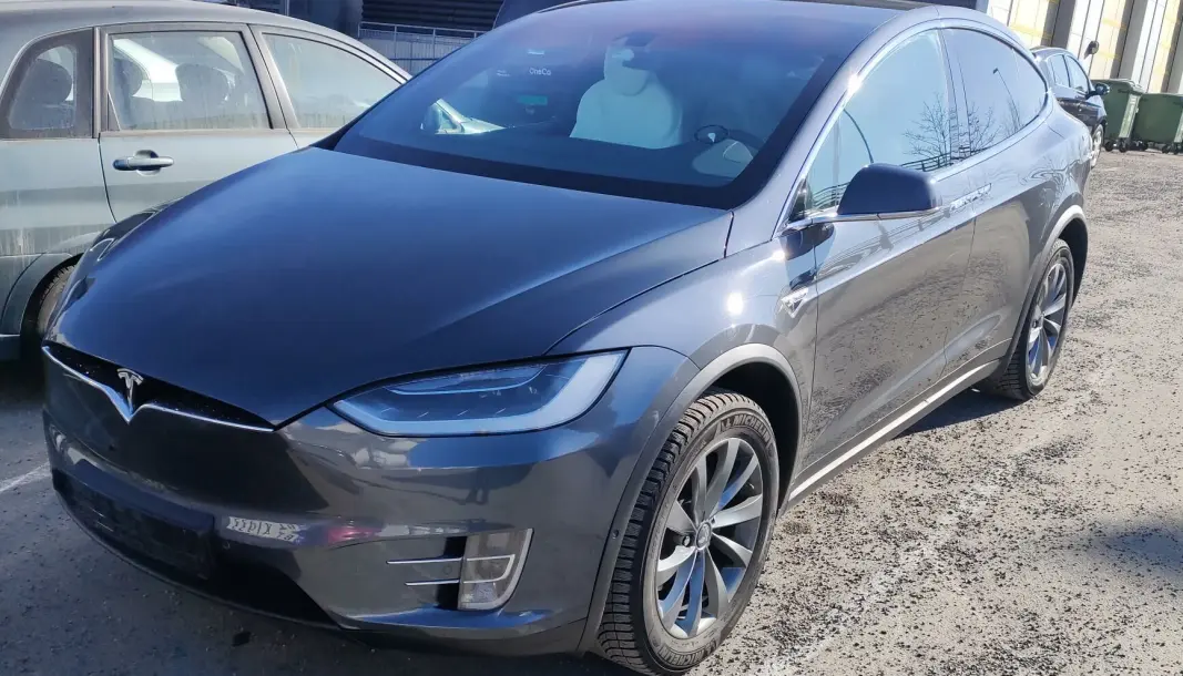 TESLA MODEL X: Det er forskjell på datamaskinene inne i en Tesla. Denne hadde gammel teknologi, men ble annonsert med ny. TESLA MODEL X: Det er forskjell på datamaskinene inne i en Tesla. Denne hadde gammel teknologi, men ble annonsert med ny.