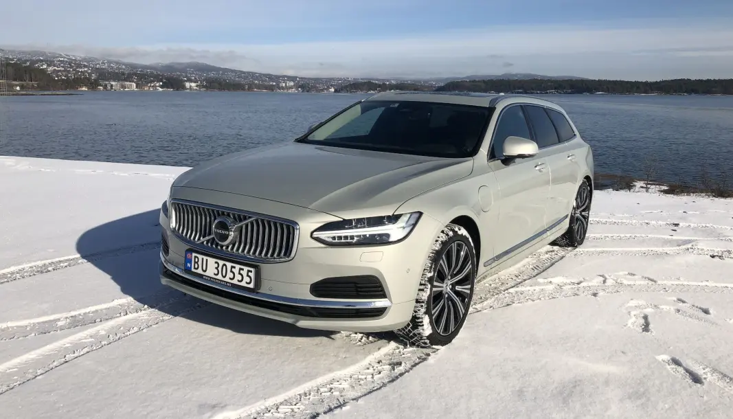 ENDA BEDRE: En Volvo V90 ser fortsatt topp moderne ut og har også fått viktige oppgraderinger under overflaten. ENDA BEDRE: En Volvo V90 ser fortsatt topp moderne ut og har også fått viktige oppgraderinger under overflaten.