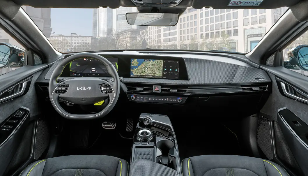 <span class=" font-weight-bold" data-lab-font_weight_desktop="font-weight-bold">KJØREGLEDE:</span> Kia EV6 er morsom å kjøre, og spesielt denne GT-versjonen. Men modellene koster mye. <span class=" font-weight-bold" data-lab-font_weight_desktop="font-weight-bold">KJØREGLEDE:</span> Kia EV6 er morsom å kjøre, og spesielt denne GT-versjonen. Men modellene koster mye.