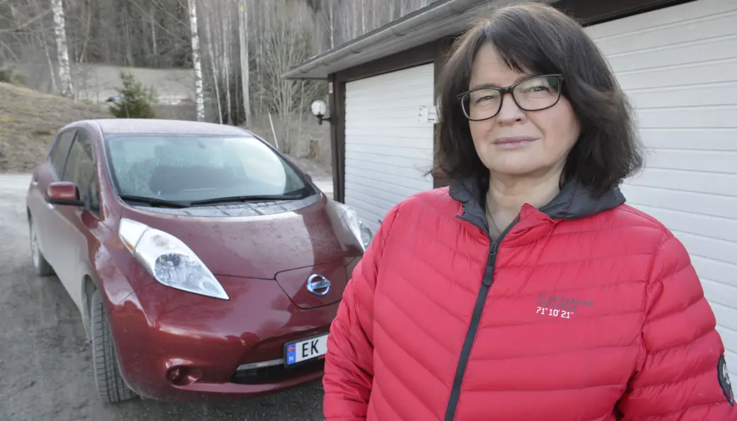 GAMMELBILEN: Dersom Mustangen blir stående lenge på verksted, har Ambjørg Flaata kun en eldre Nissan Leaf å bruke. GAMMELBILEN: Dersom Mustangen blir stående lenge på verksted, har Ambjørg Flaata kun en eldre Nissan Leaf å bruke.