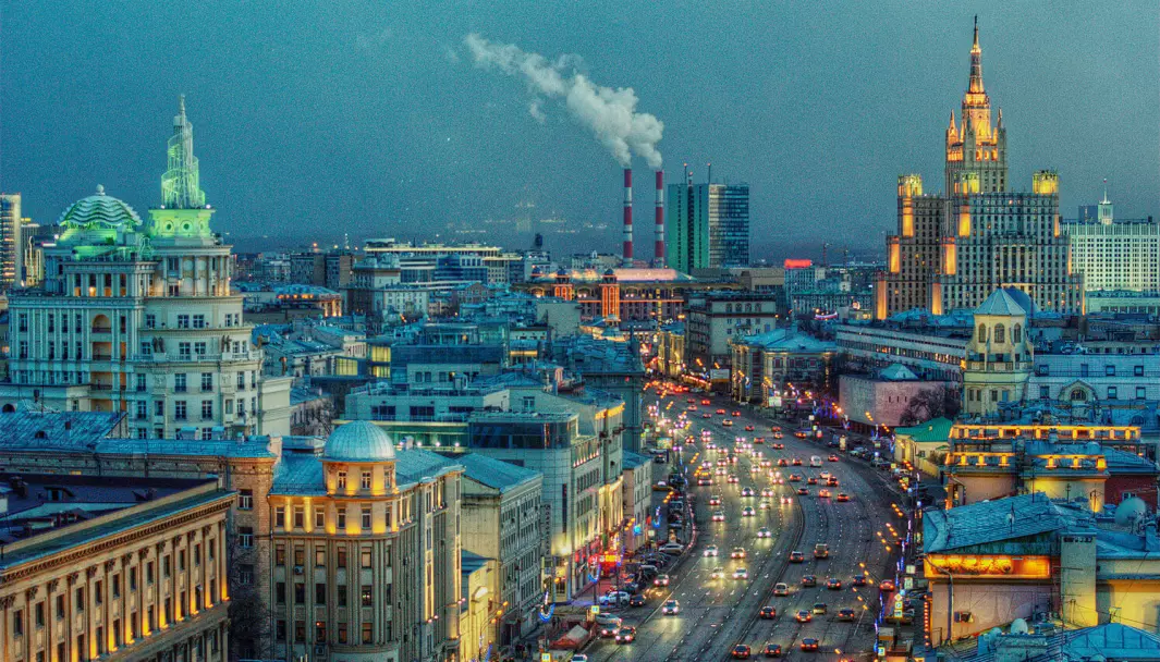 SALGSSTOPP: Bilomsetningen stuper i Russland, her et motiv fra hovedstaden Moskva.