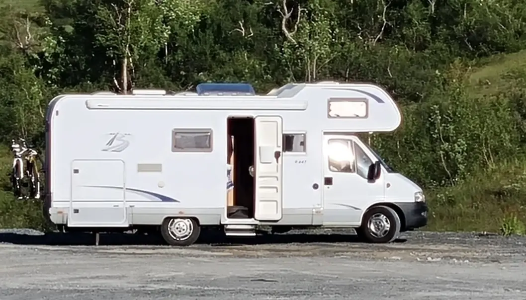 MYE FUKT: Man ser det ikke fra utsiden, men denne bobilen hadde mye mer fukt enn det fukttesten viste. MYE FUKT: Man ser det ikke fra utsiden, men denne bobilen hadde mye mer fukt enn det fukttesten viste.