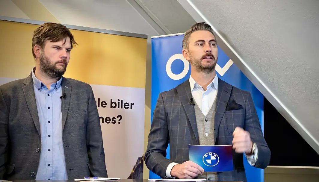 TØFFERE TIDER: Marius Tegneby (t.h.) i BMW og Egil Steinsland i Norges Bilbransjeforbund får ikke den festen som var ventet i 2022. TØFFERE TIDER: Marius Tegneby (t.h.) i BMW og Egil Steinsland i Norges Bilbransjeforbund får ikke den festen som var ventet i 2022.