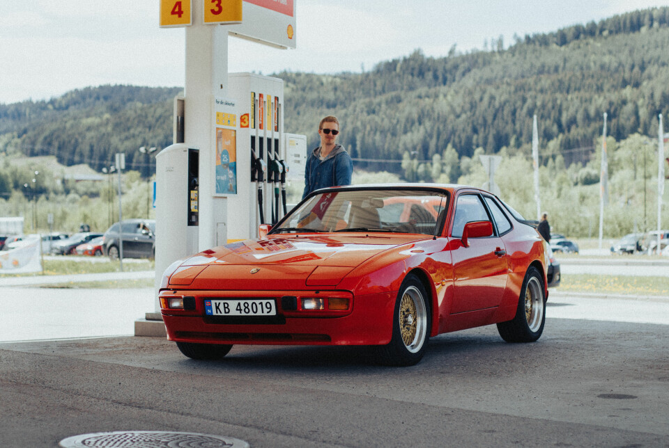 PÅFYLL: Lars Ola Rindseter solgte unna en vakker, vintage Volvo Duett for å kunne koste på seg å bli eier av annerledes-Porschen 944.