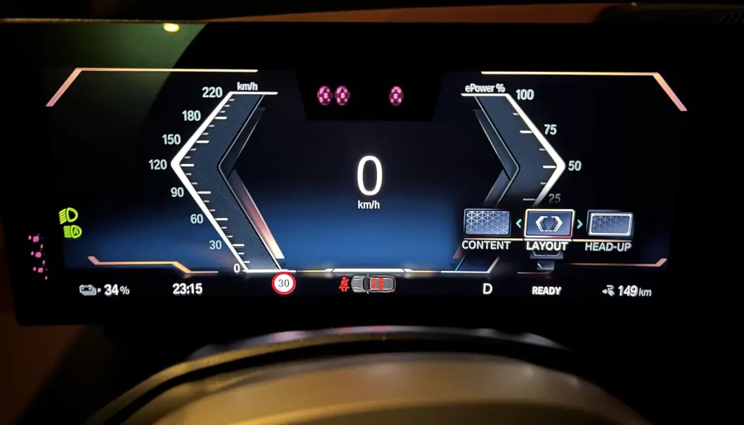 <span class=" font-weight-bold" data-lab-font_weight_desktop="font-weight-bold">LITT TIVOLI:</span> Dette er ett av tre instrumentdesign.Vi hadde ønsket at BMW også ga oss muligheten til å velge et mer diskret, klassisk uttrykk. Dette minner oss litt for mye om de mange nye kinesiske bilene på markedet. <span class=" font-weight-bold" data-lab-font_weight_desktop="font-weight-bold">LITT TIVOLI:</span> Dette er ett av tre instrumentdesign.Vi hadde ønsket at BMW også ga oss muligheten til å velge et mer diskret, klassisk uttrykk. Dette minner oss litt for mye om de mange nye kinesiske bilene på markedet.