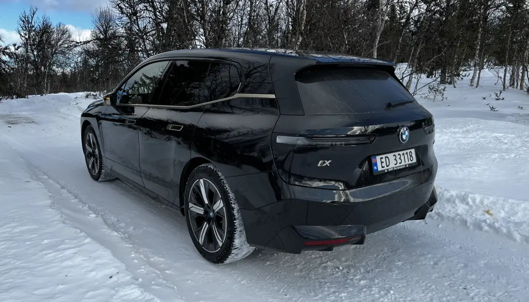 <span class=" font-weight-bold" data-lab-font_weight_desktop="font-weight-bold">DISKRET:</span> I svart glir detaljer og designtrekk over i hverandre, og bilen får et diskret preg. I lysere og sterkere farger blir uttrykket helt annerledes. <span class=" font-weight-bold" data-lab-font_weight_desktop="font-weight-bold">DISKRET:</span> I svart glir detaljer og designtrekk over i hverandre, og bilen får et diskret preg. I lysere og sterkere farger blir uttrykket helt annerledes.